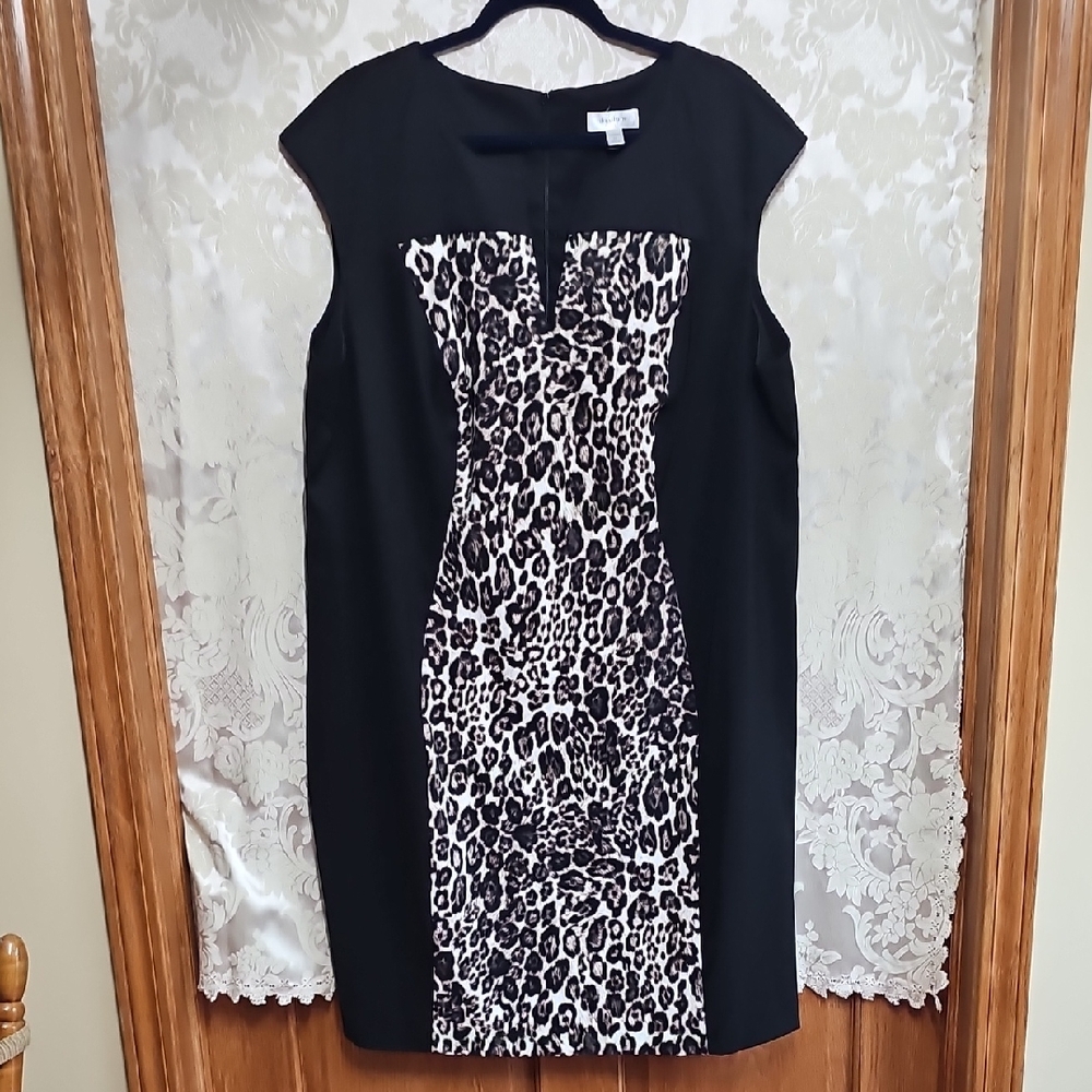 Dressbarn Black and Tan Sheath Mini Dress Sweetheart Neckline